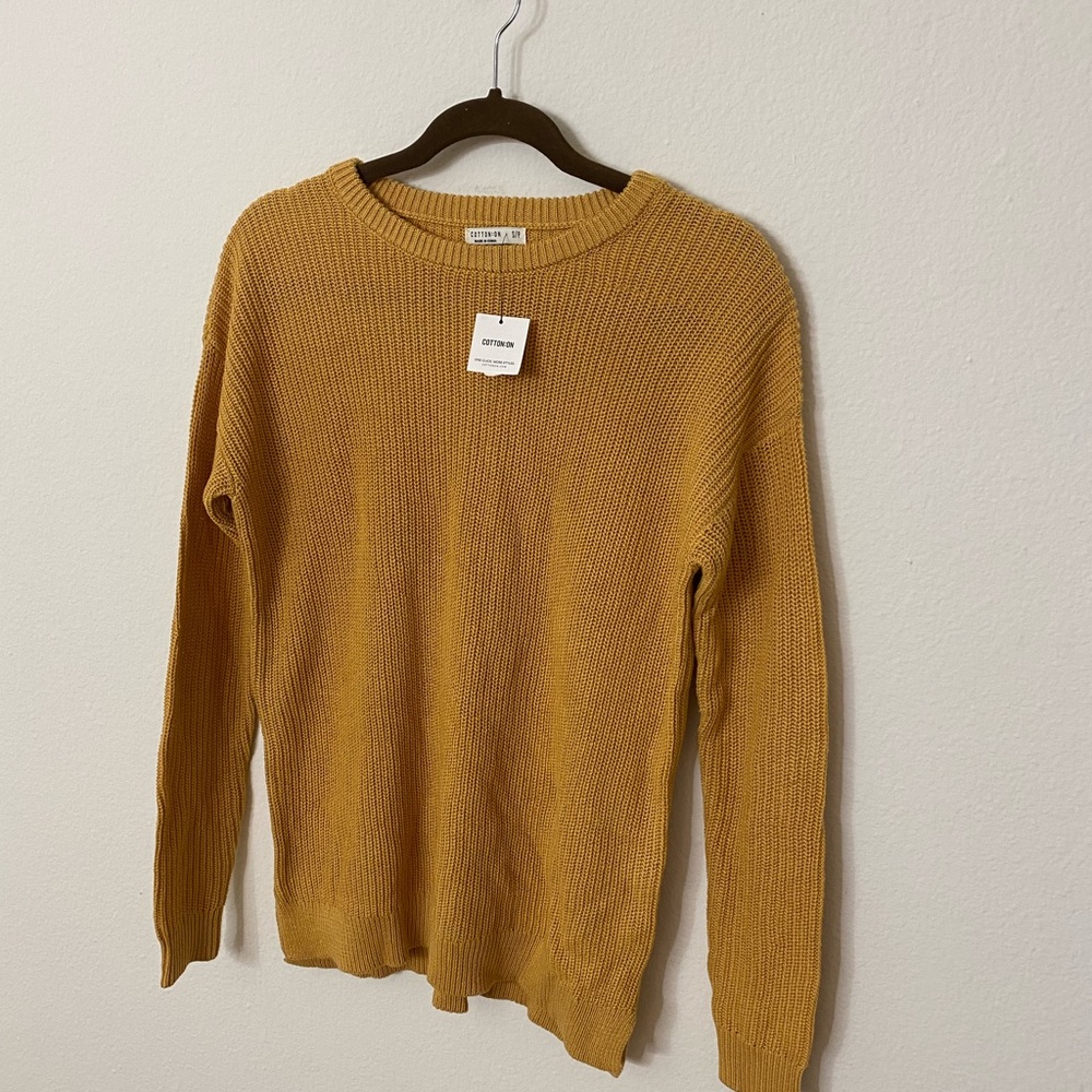 Pullover sweater